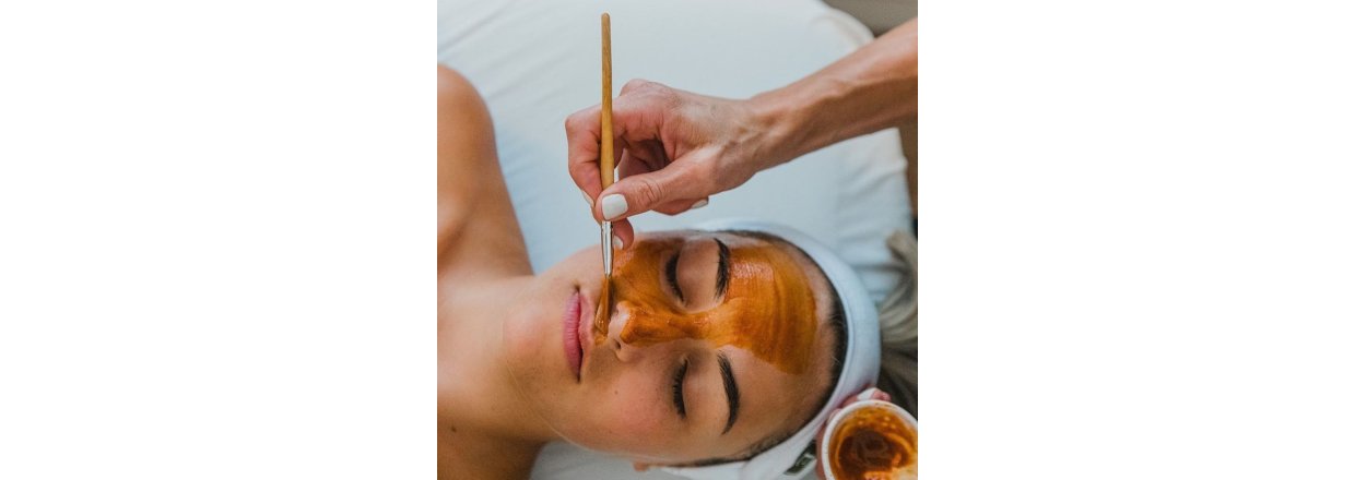 Afslappende Osmosis ansigtsbehandling med resultater